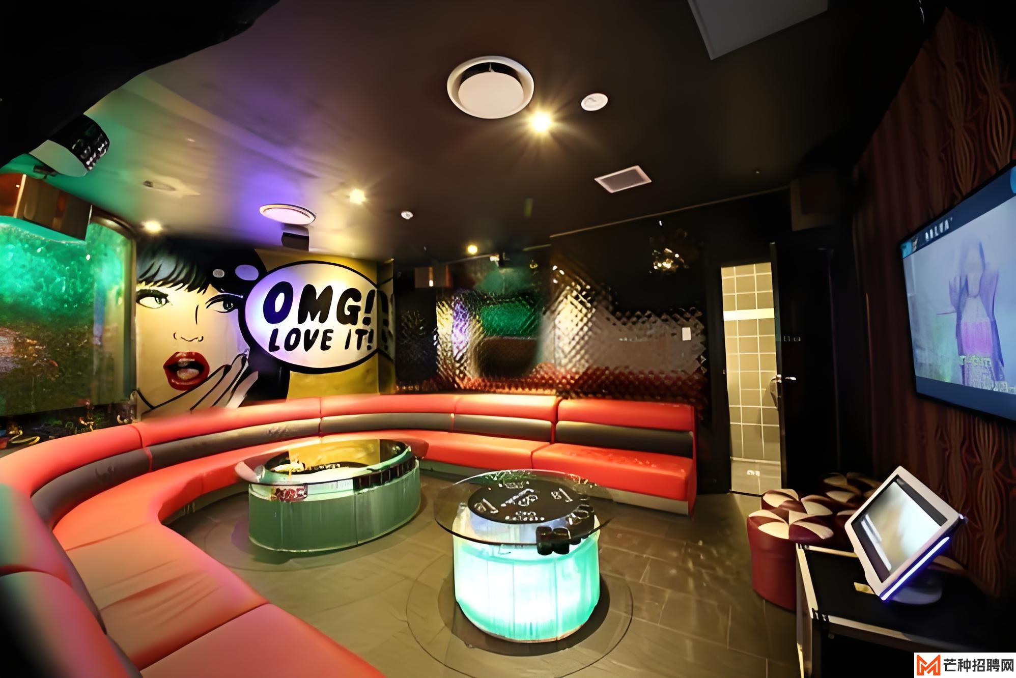 根据群体智能在舞池中的涌现：如何形成自组织的波浪与运动模式